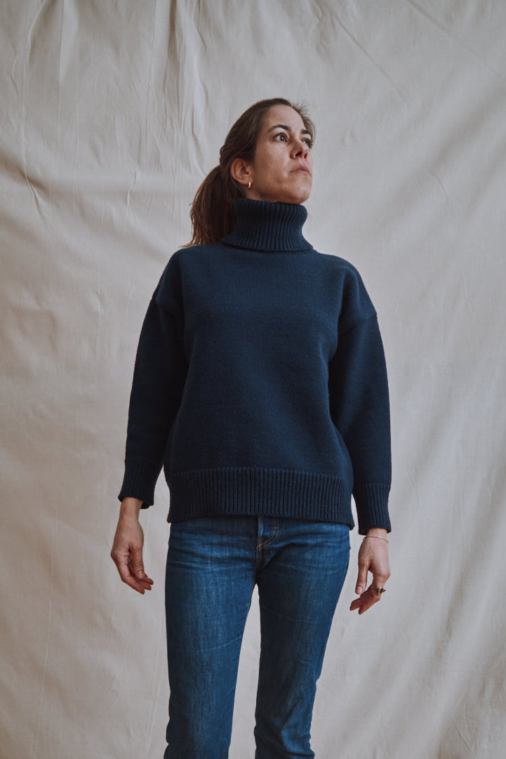 Article #398 - THÉRÈSE Pull à col roulé en laine mérinos - Bleu marine