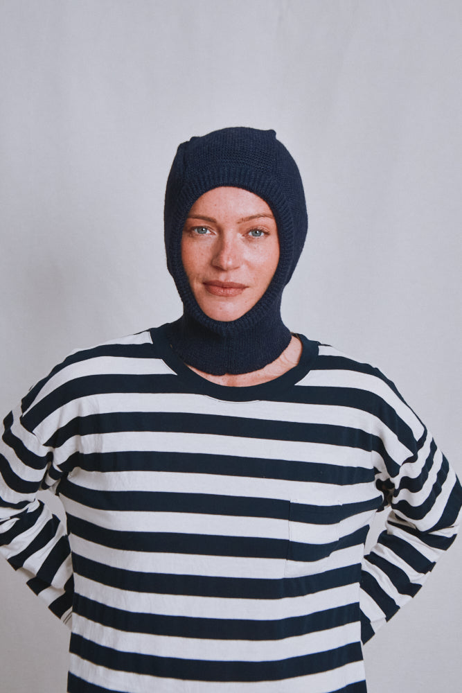 Référence n° 672 - Capuche JACQUELINE en laine d'alpaga - Bleu marine