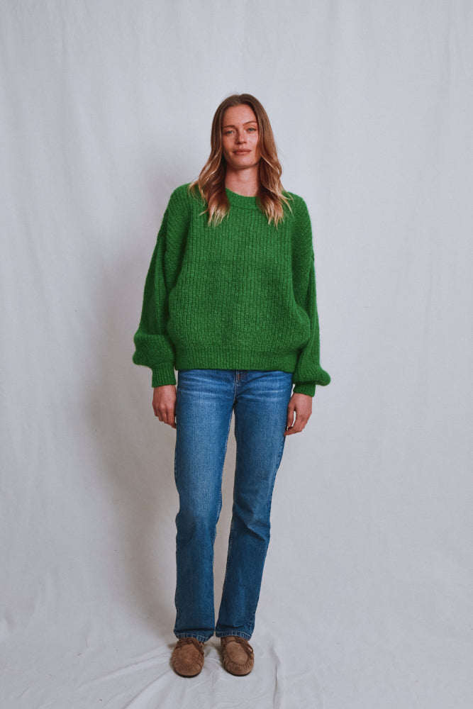 Référence n° 669 - Pull à manches chauve-souris LUCIE en laine mohair - Vert perroquet