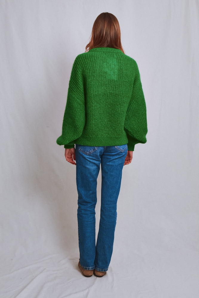 Référence n° 669 - Pull à manches chauve-souris LUCIE en laine mohair - Vert perroquet