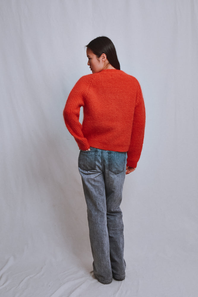Référence n° 659 - Cardigan ANNA à col en V en laine mérinos et mohair - Corail