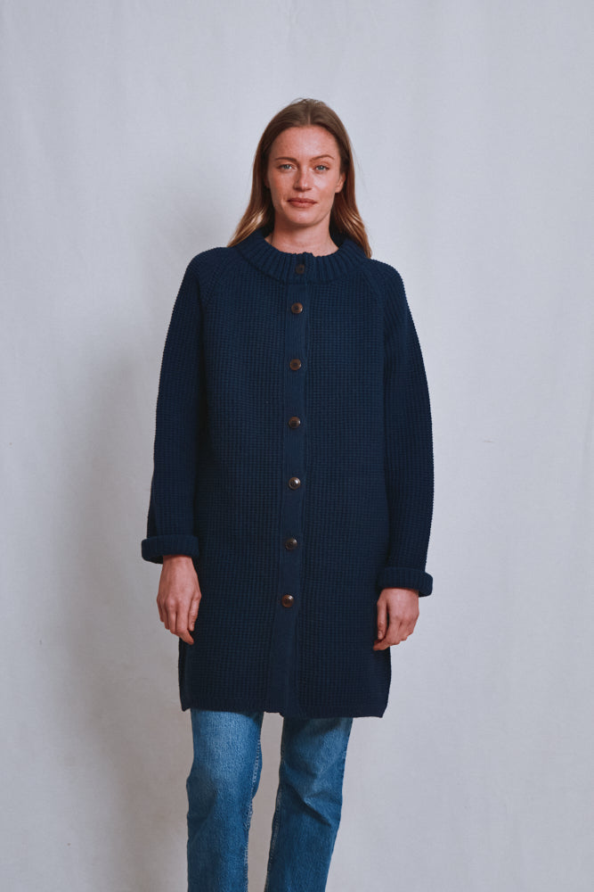 Référence n° 616 - Veste longue en tricot AGATHE en laine mérinos - Bleu marine