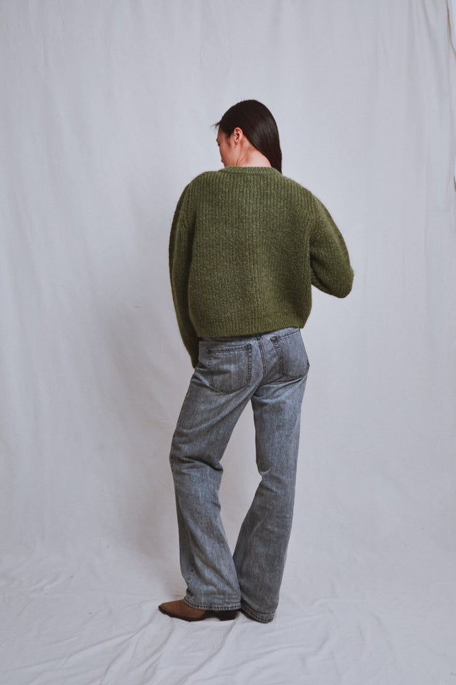 Référence n° 663 - Cardigan à col rond CHARLOTTE en laine mérinos et mohair - Vert olive