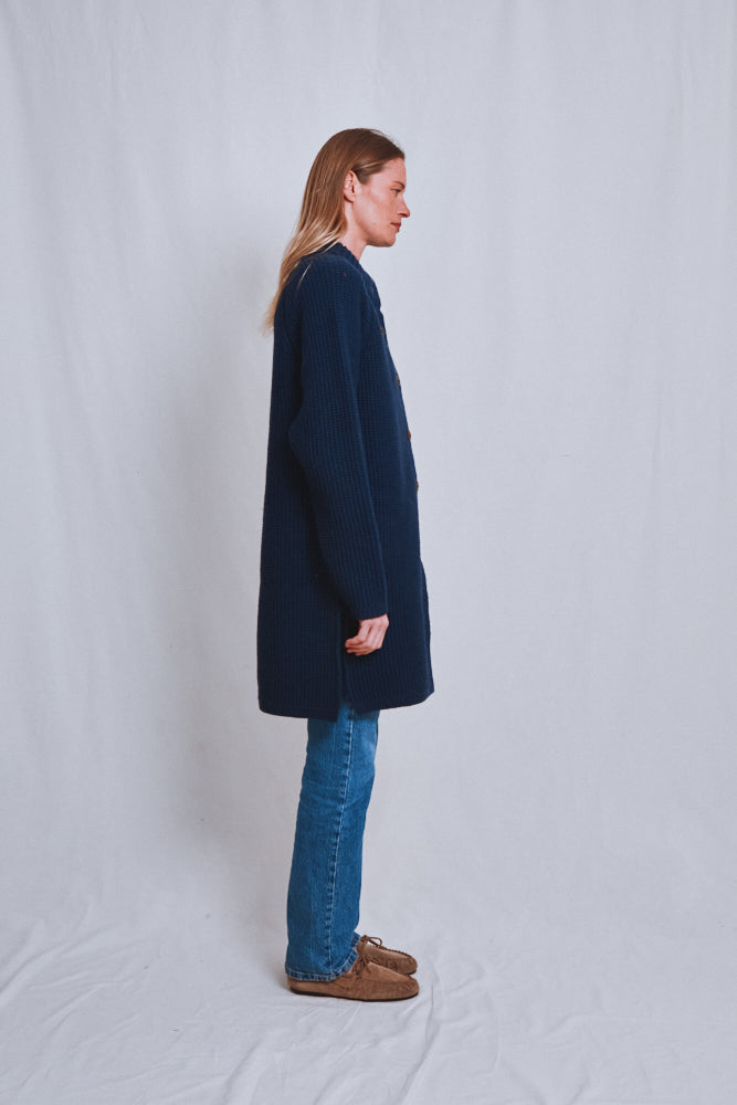 Référence n° 632 - Veste longue en maille AGATHE en laine mérinos - Bleu marine