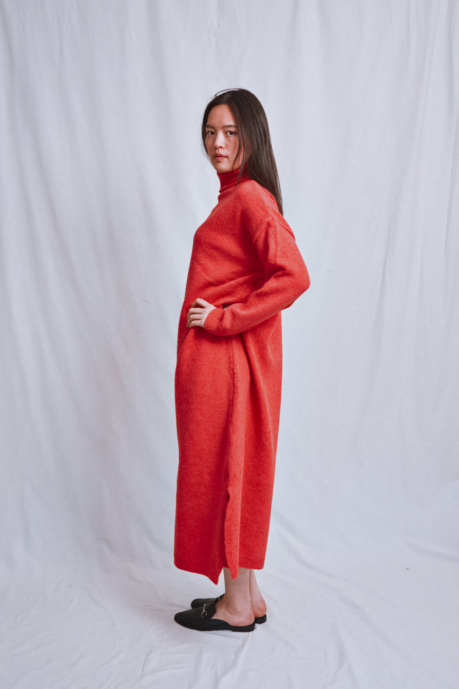 Référence n° 559 - Robe en maille FREYA en laine mérinos - Corail