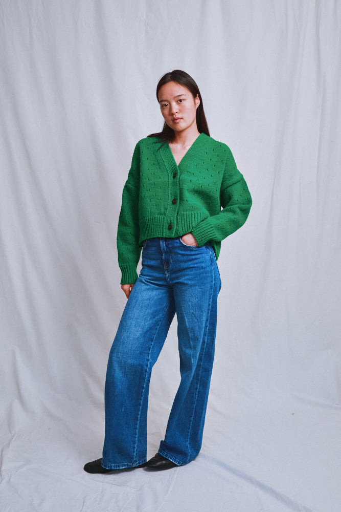 Référence n° 682 - Cardigan à mailles aérées KATRINA en laine mérinos - Vert perroquet
