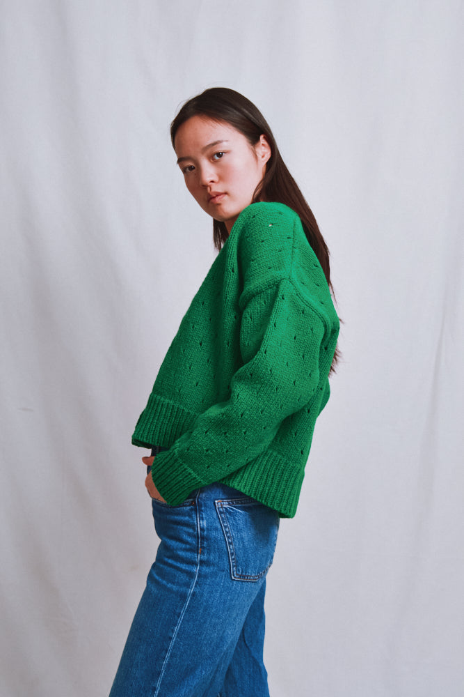 Référence n° 682 - Cardigan à mailles aérées KATRINA en laine mérinos - Vert perroquet