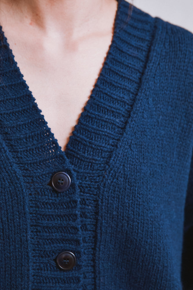 Référence n° 678 - Cardigan LUNA à manches chauve-souris en laine mérinos - Bleu marine