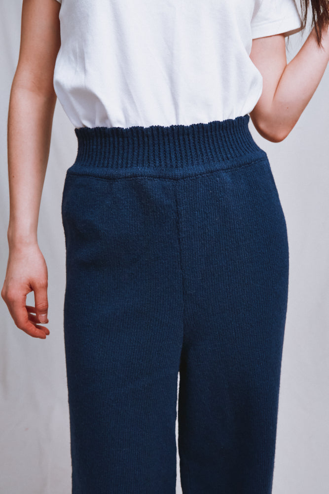 Référence n° 653 - Pantalon en maille HELENE en laine mérinos - Bleu marine