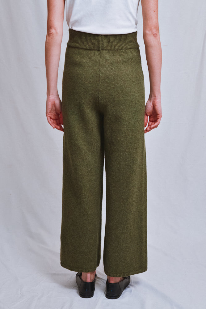 Référence n° 564 - Pantalon en maille HELENE en laine mérinos - Vert olive