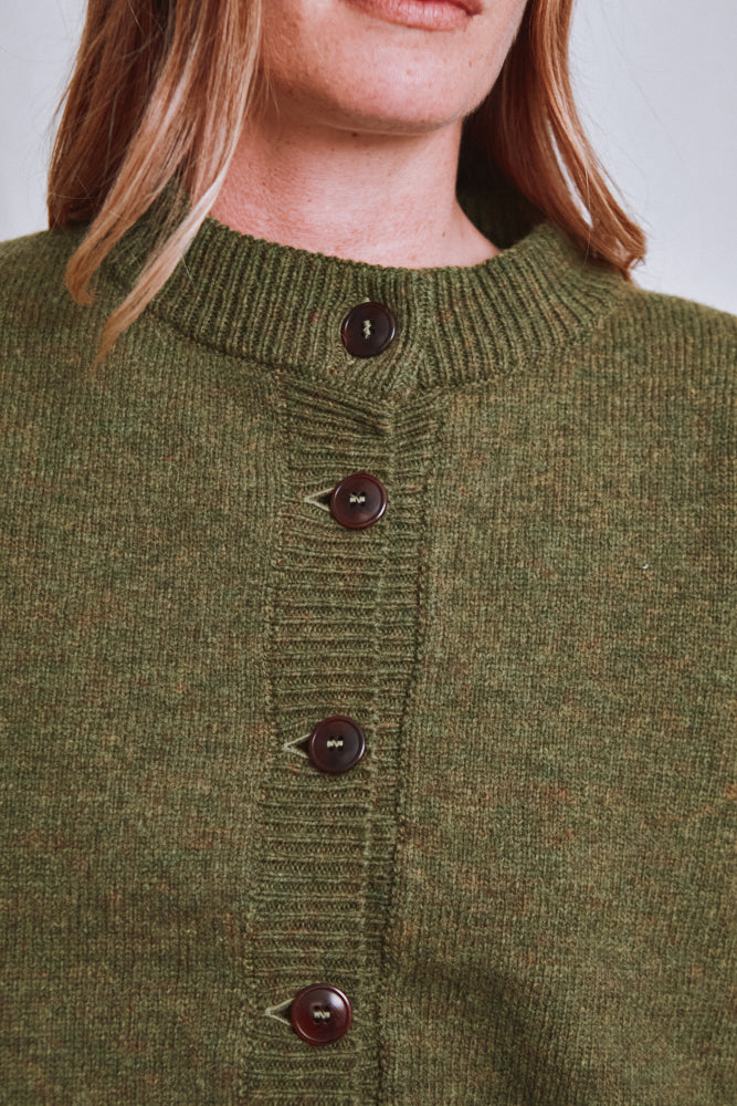 Référence n° 614 - Cardigan à col cheminée SANDRA en laine mérinos - Vert olive