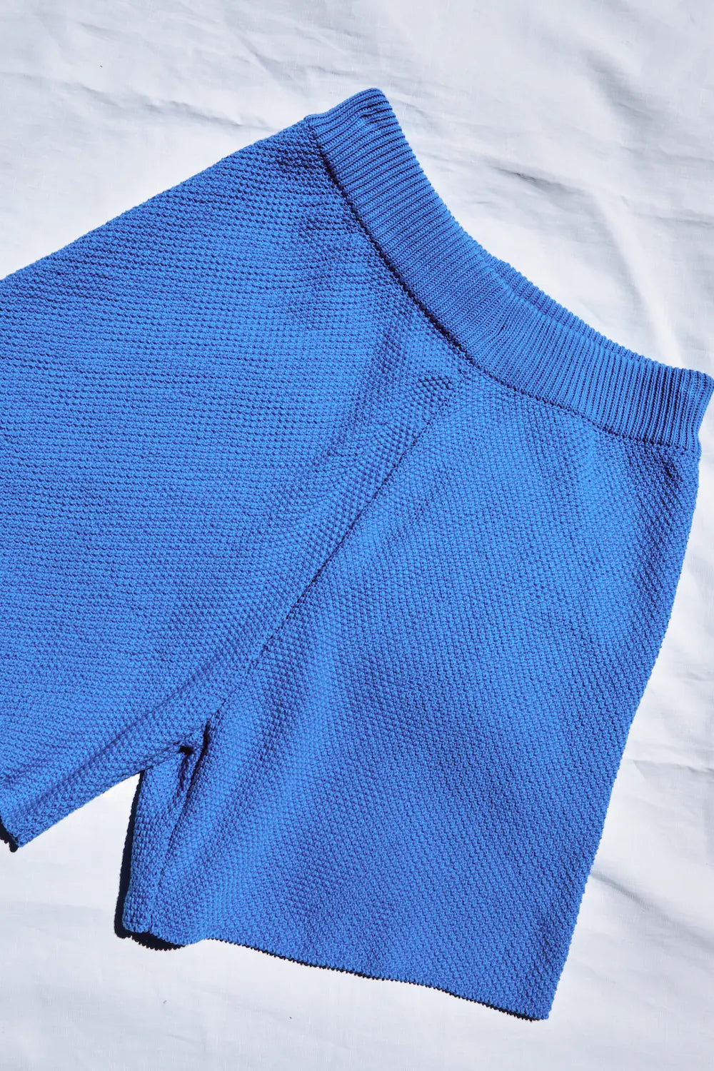 JANE Slim-Fit Shorts in Organic Cotton - Cyan Blue