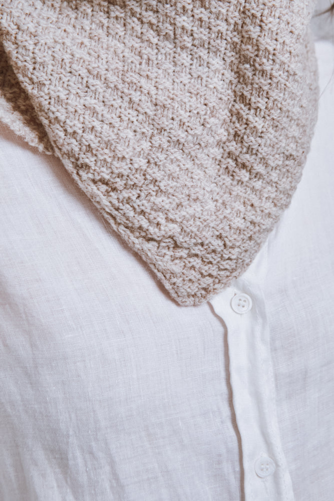 Référence n° 729 - Bandana ROCIO à motif gaufré en laine mérinos - Beige