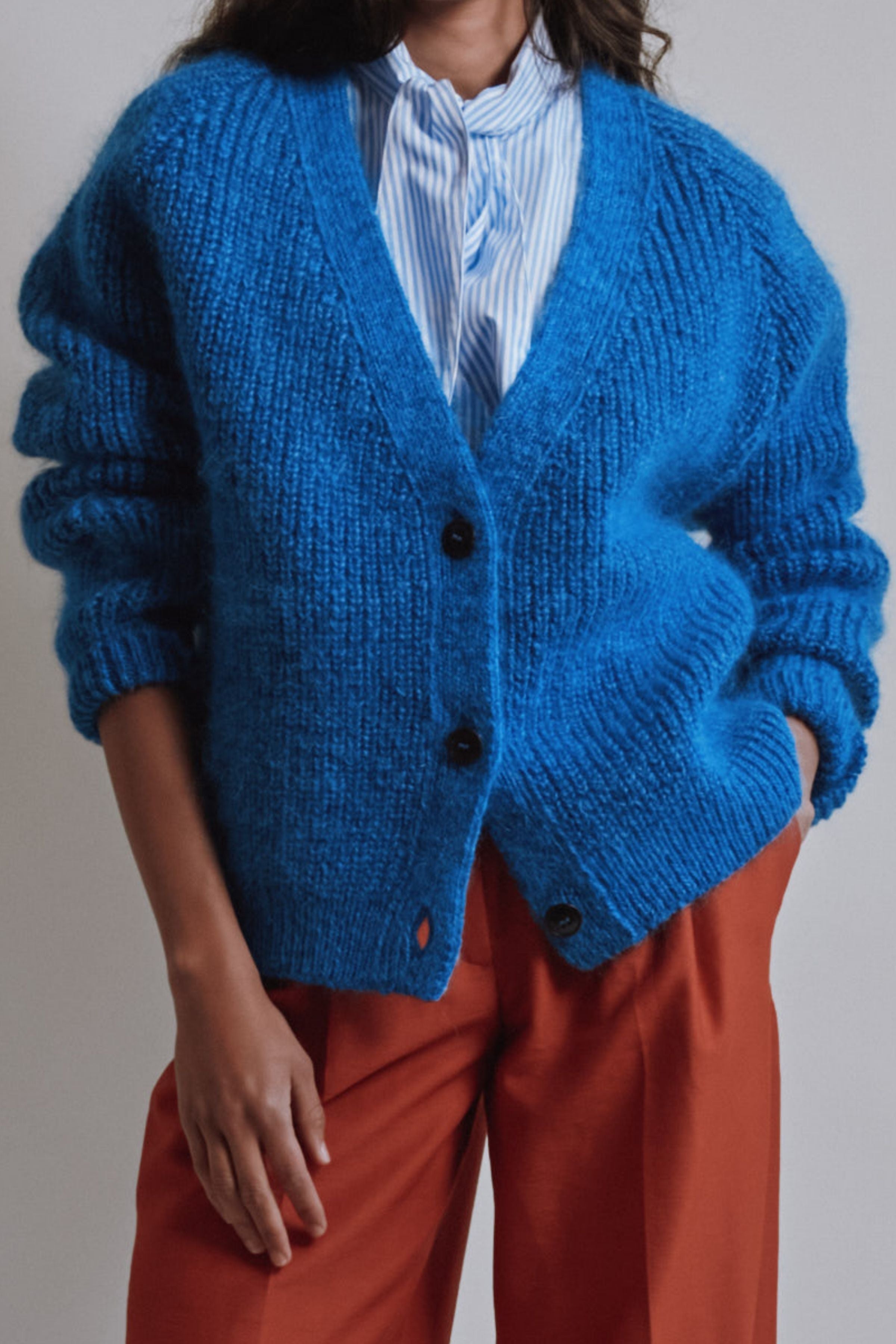 ANNA V-Neck Cardigan in Merino-Mohair Wool - Cobalt Blue | L'Envers