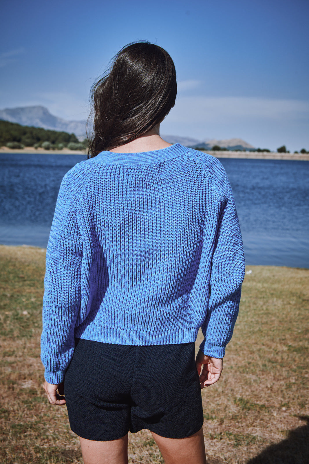 ANNA Cardigan à col en V en coton biologique - Bleu cyan