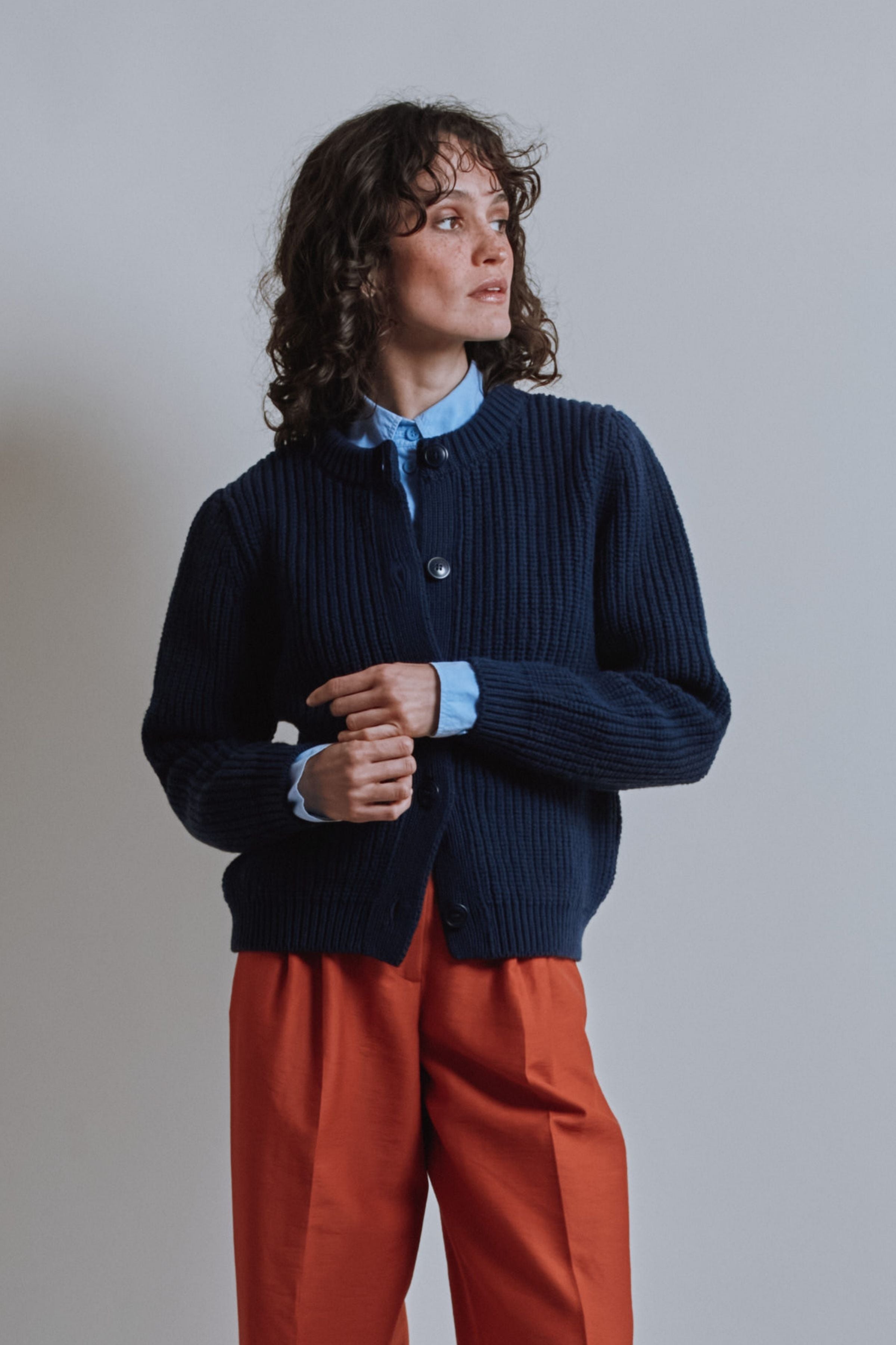 CHARLOTTE Round-Neck Cardigan in Merino Wool - Navy Blue