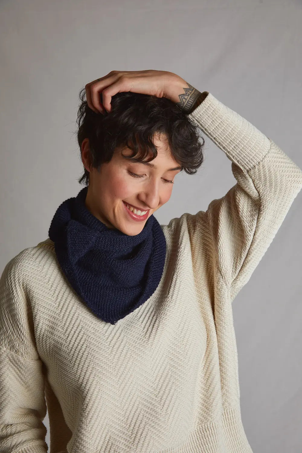 HORTENSE Bandana in Merino Wool - Navy