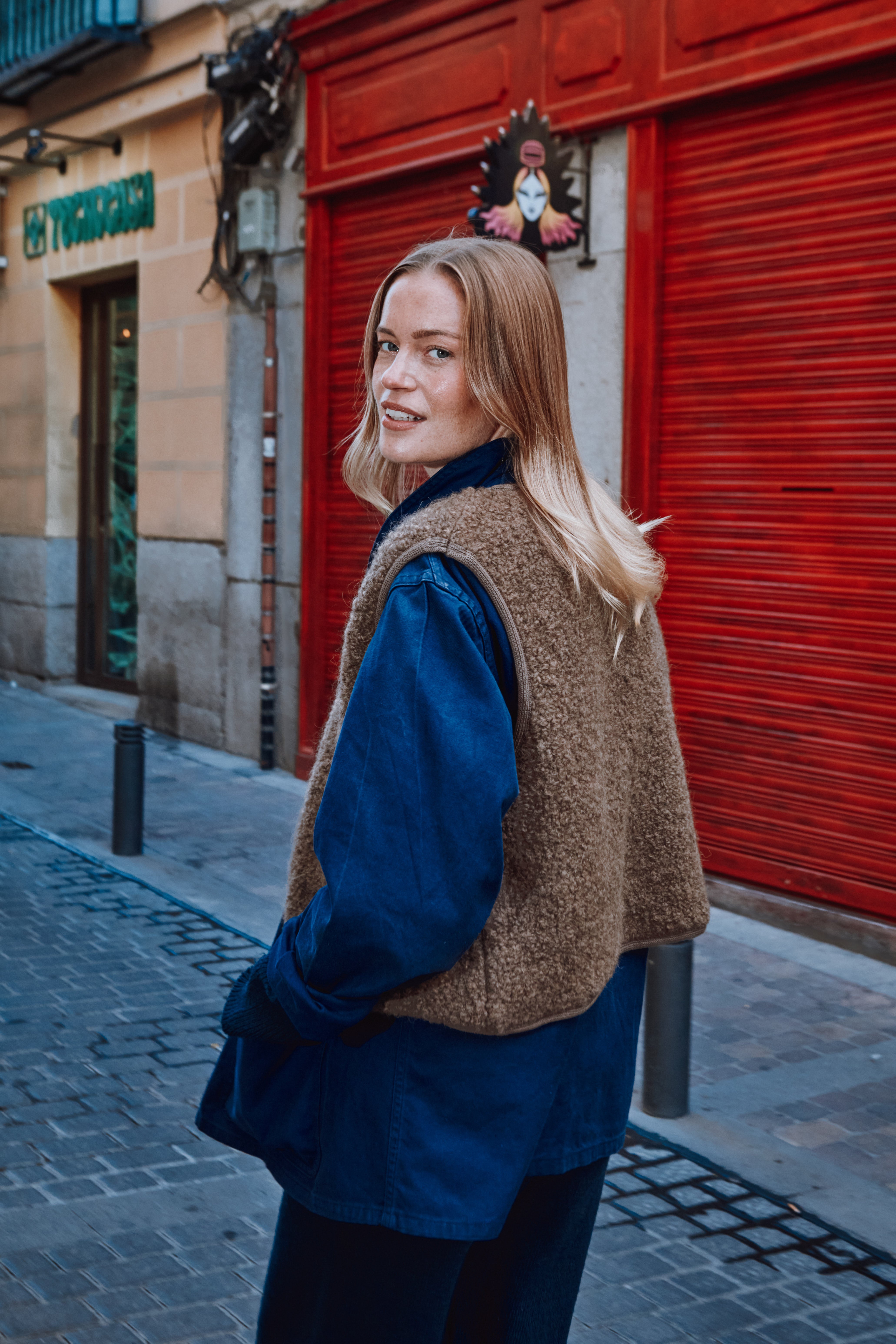 LUCE Shepherd's Vest in Curly Alpaca - Marron Glacé