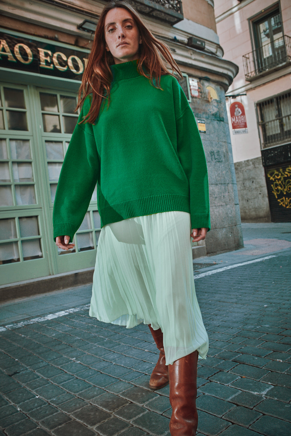 MICHELLE Lightweight Turtleneck Sweater in Merino Wool - Parrot Green