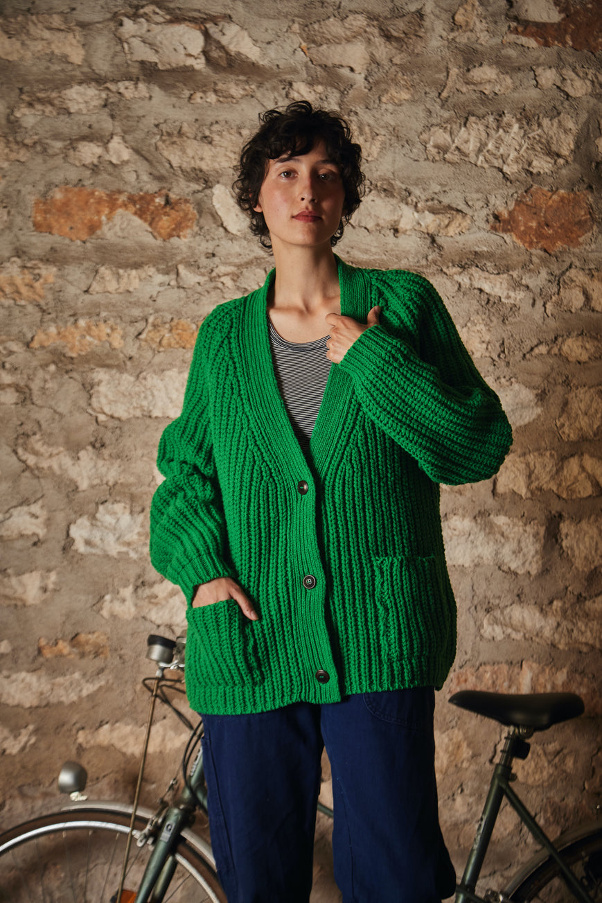 MIREILLE V Neck Sweater - 100% Cruelty Free Merino Wool in Parott green - Spanish Merino Wool Cardigan - L'Envers