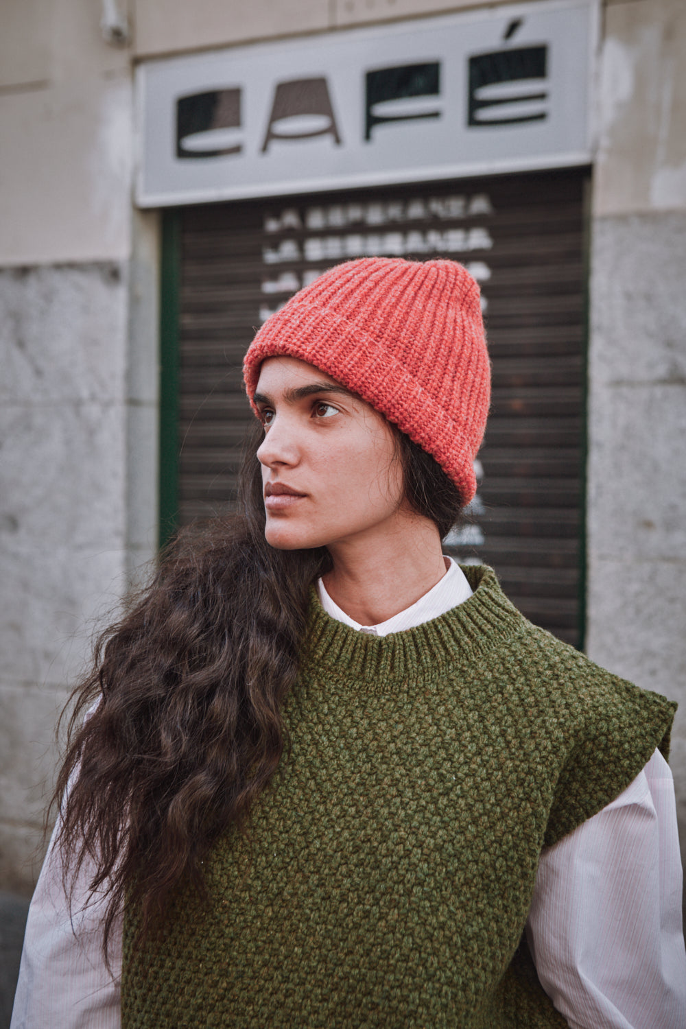 PAUL Beanie in Merino Wool - Coral