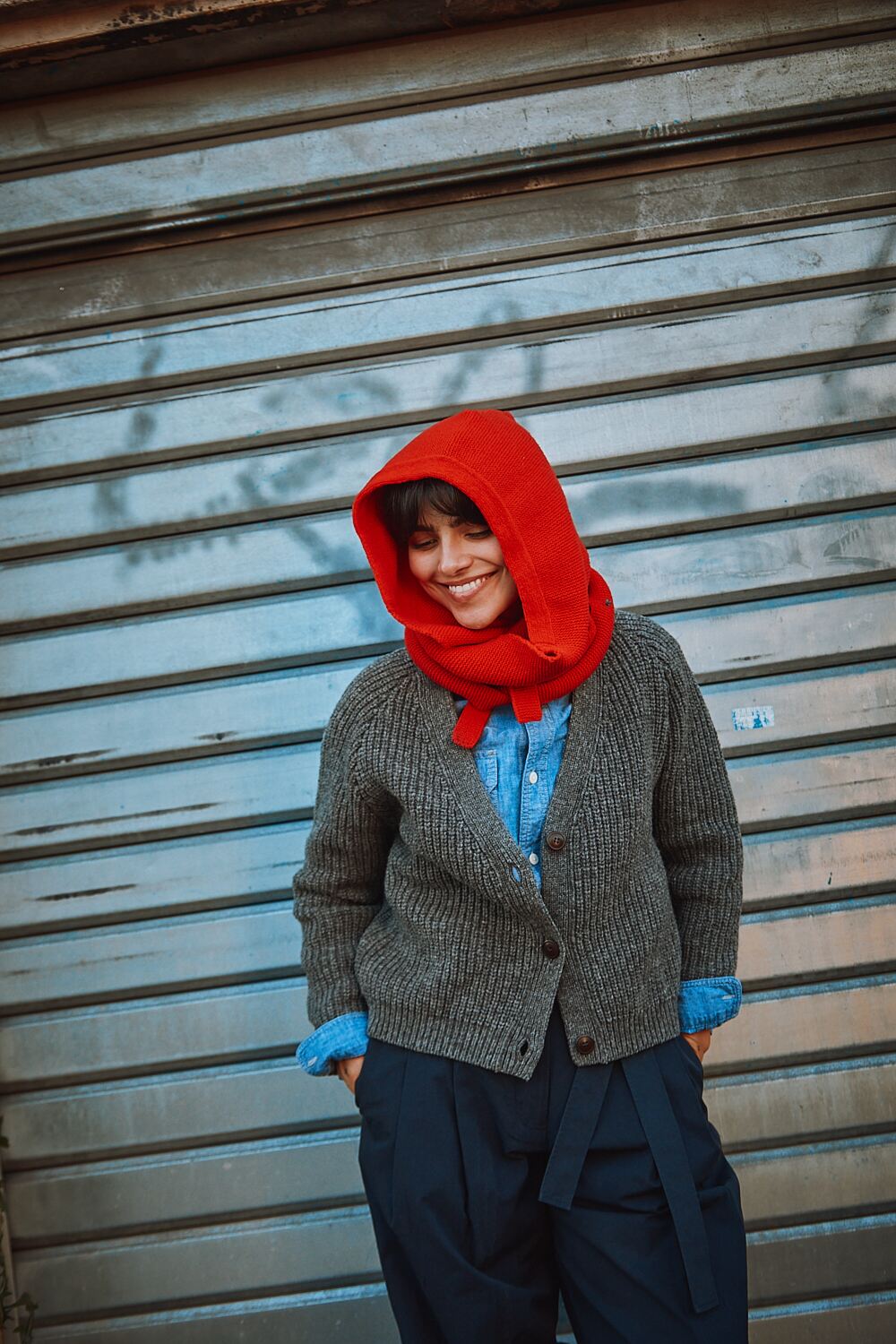 ROMANE 2-en-1 Écharpe- Bonnet en laine mérinos - Rouge - Tricot 100 % sans cruauté et durable - L'envers 