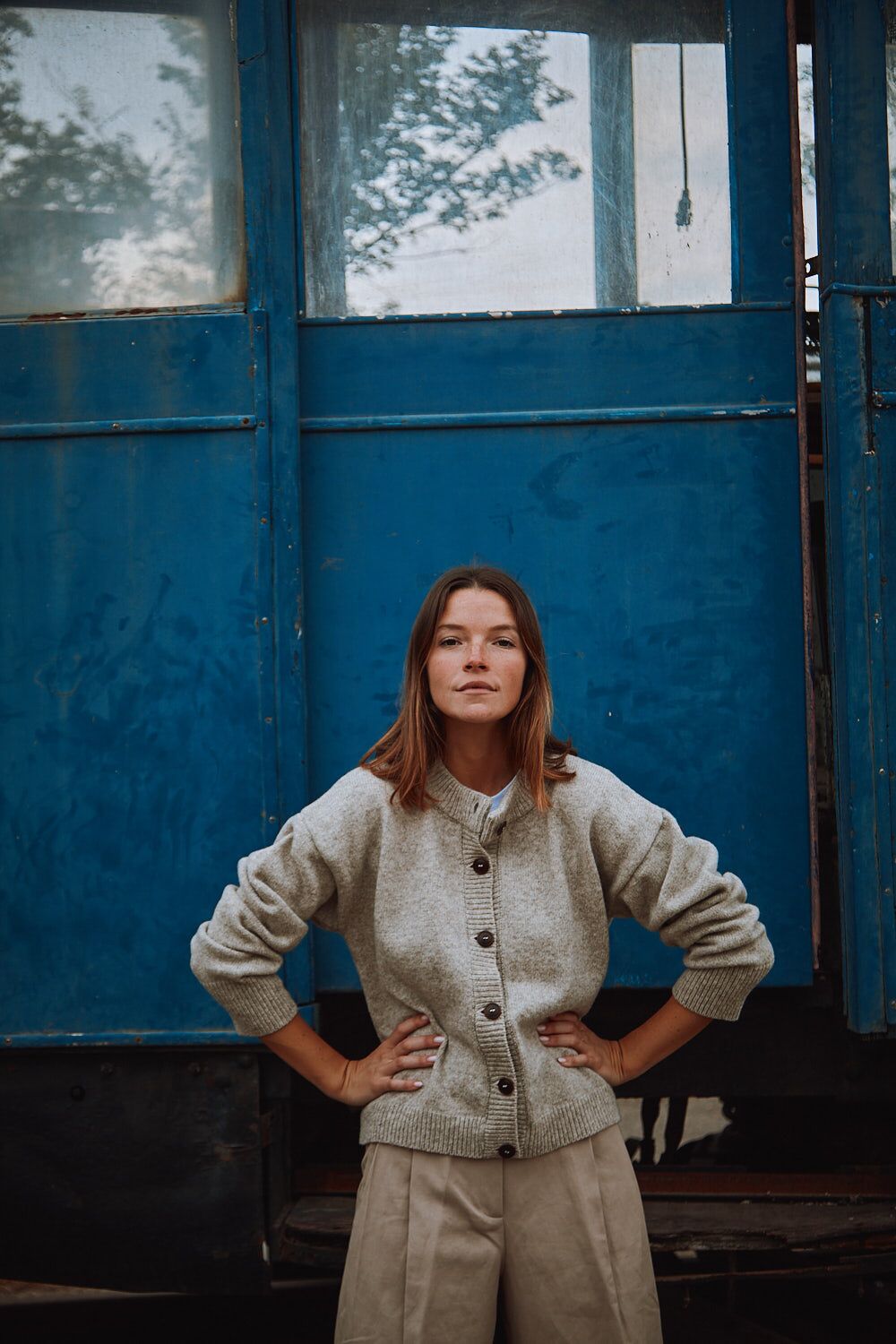 SANDRA Funnel-Neck Cardigan in Merino Wool - Beige. 100% cruelty- free and sustainable knitwear - L'envers 