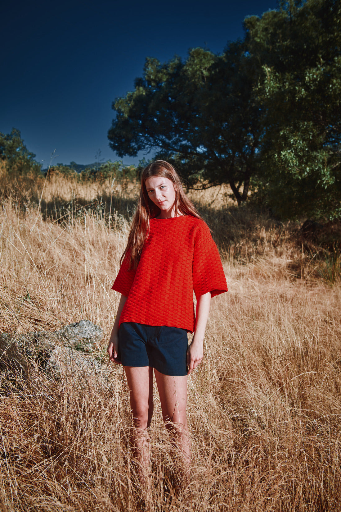 SIDONIE Basketweave-Knit Tee in Organic Cotton - Red