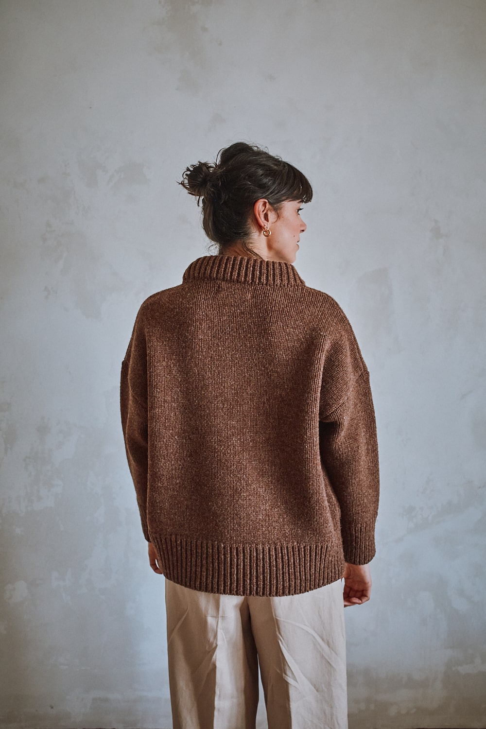 STEPHANIE Oversize Sweater in Merino Wool - Chocolate 100% cruelty- free and sustainable knitwear - L'envers 