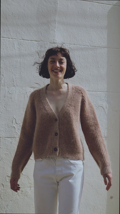 ANNA V-Neck Cardigan in Merino-Mohair Wool - Light Pink - 100% cruelty free and sustainable knitwear - Spanish Merino Wool Cardigan - L'Envers 