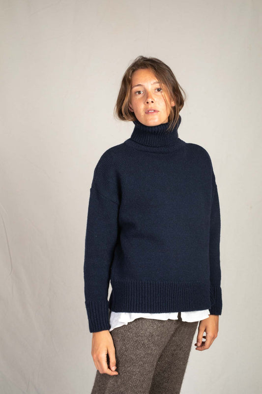 THÉRÈSE Turtle Neck Oversized Sweater in Navy Blue - 100% Cruelty Free Merinos Wool - L'Envers