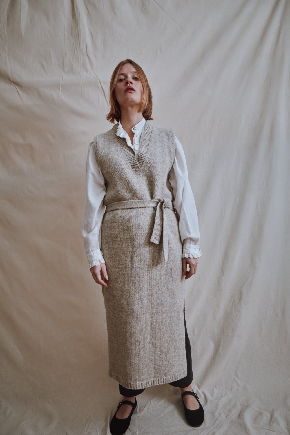 Article #390 - ALICIA Robe à col en V en laine mérinos - Beige