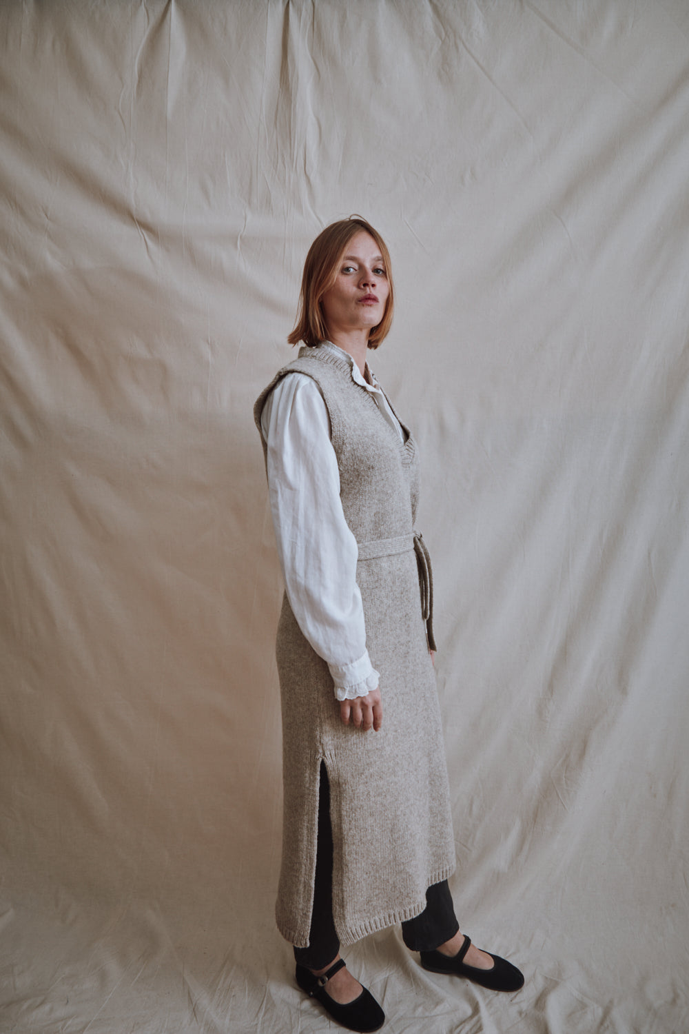 Article #390 - ALICIA Robe à col en V en laine mérinos - Beige