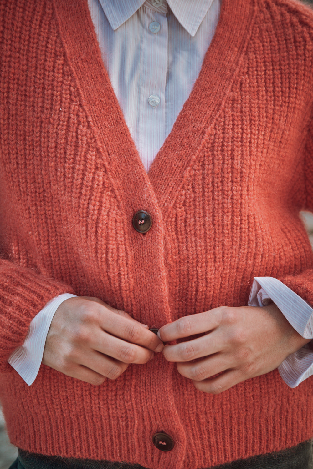 Cardigan ANNA à col V en laine mérinos-mohair - Corail