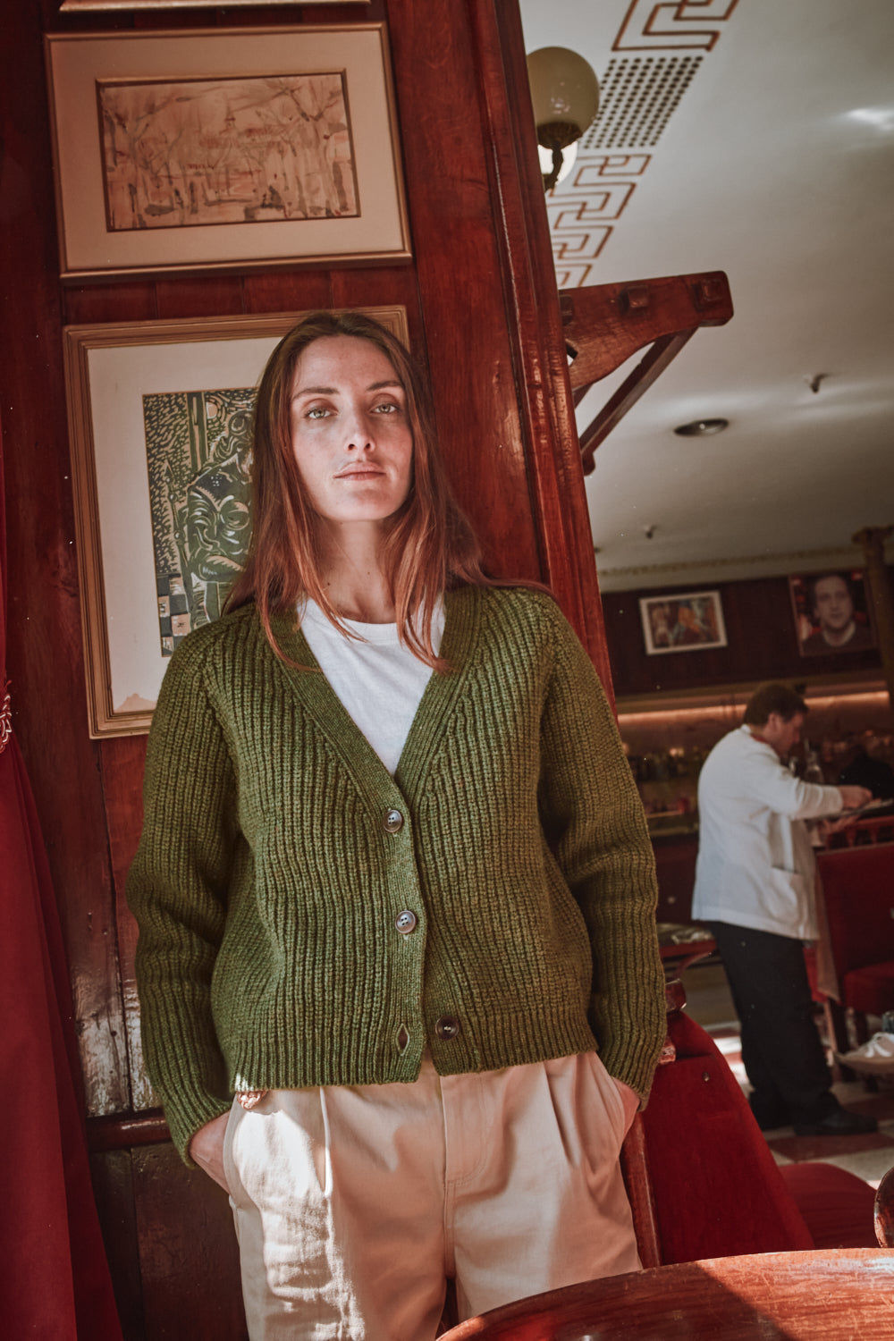 Cardigan ANNA à col V en laine mérinos - Vert olive