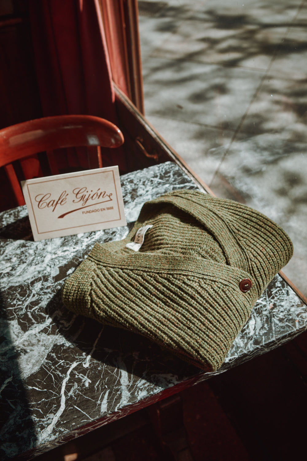 Cardigan ANNA à col V en laine mérinos - Vert olive