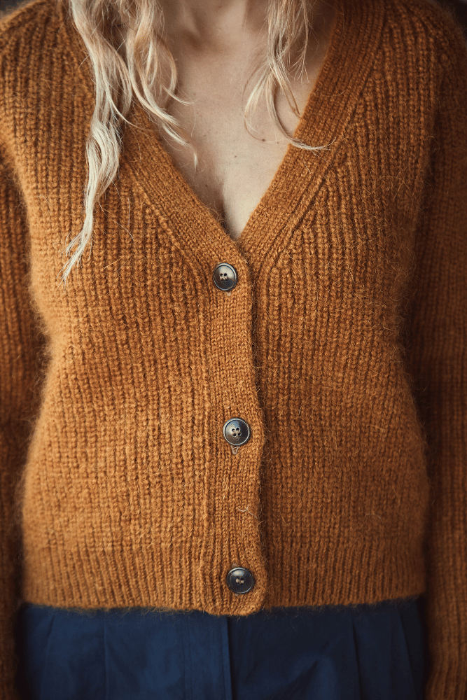 Cardigan col V ANNA- 100% Laine mérinos sans cruauté en ambre- Laine mérinos espagnole pull - L'Envers