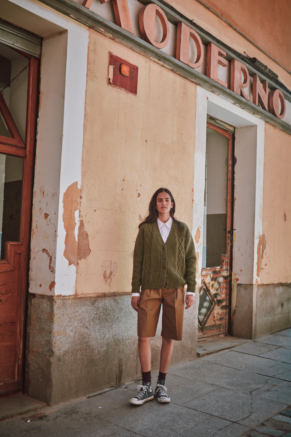 ANNIE Cardigan torsadé à col en V en laine mérinos - Vert olive