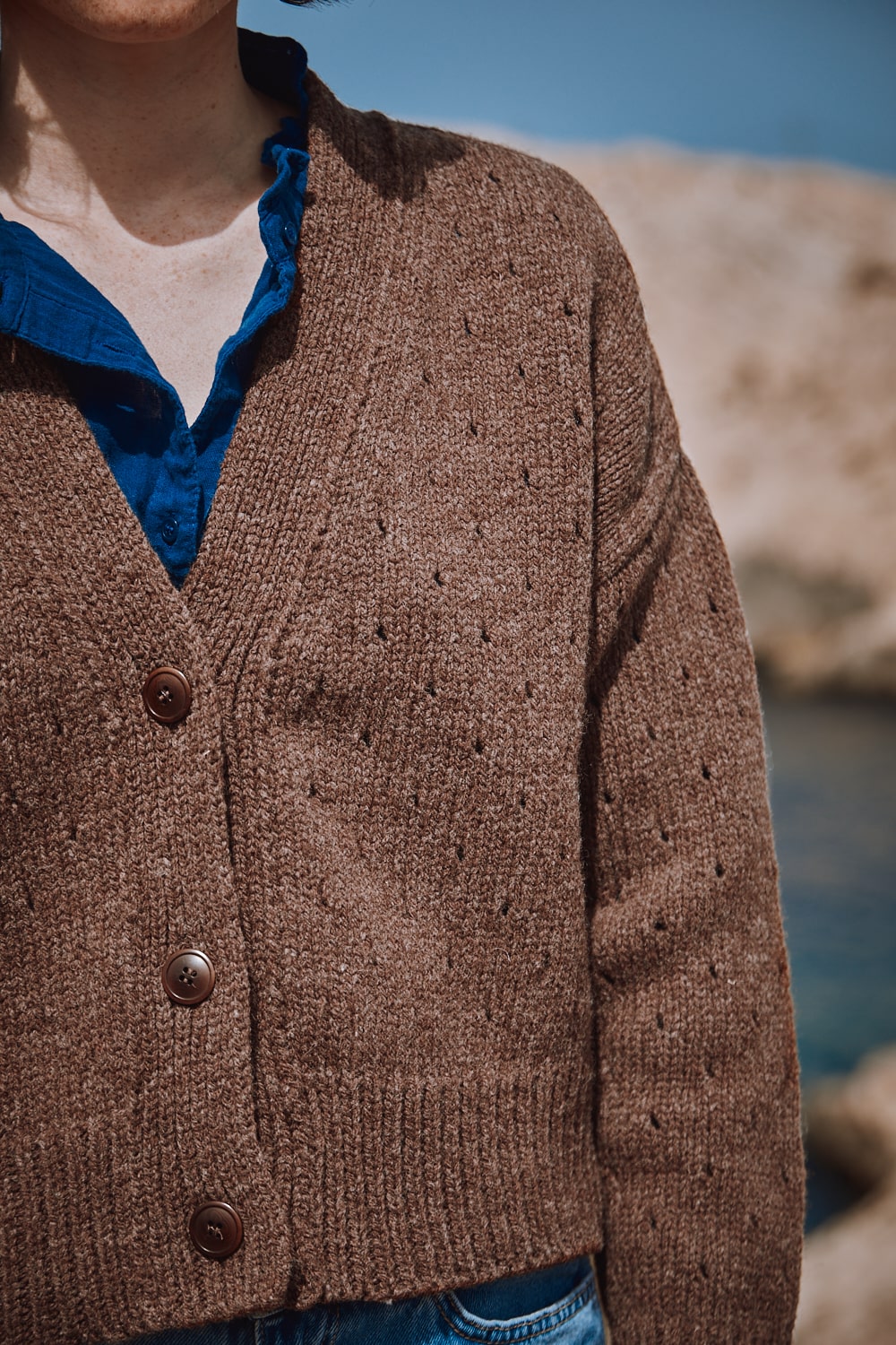 KATRINA Cardigan en laine mérinos - Chocolat, 100% cruelty free sustainable clothing , L'envers