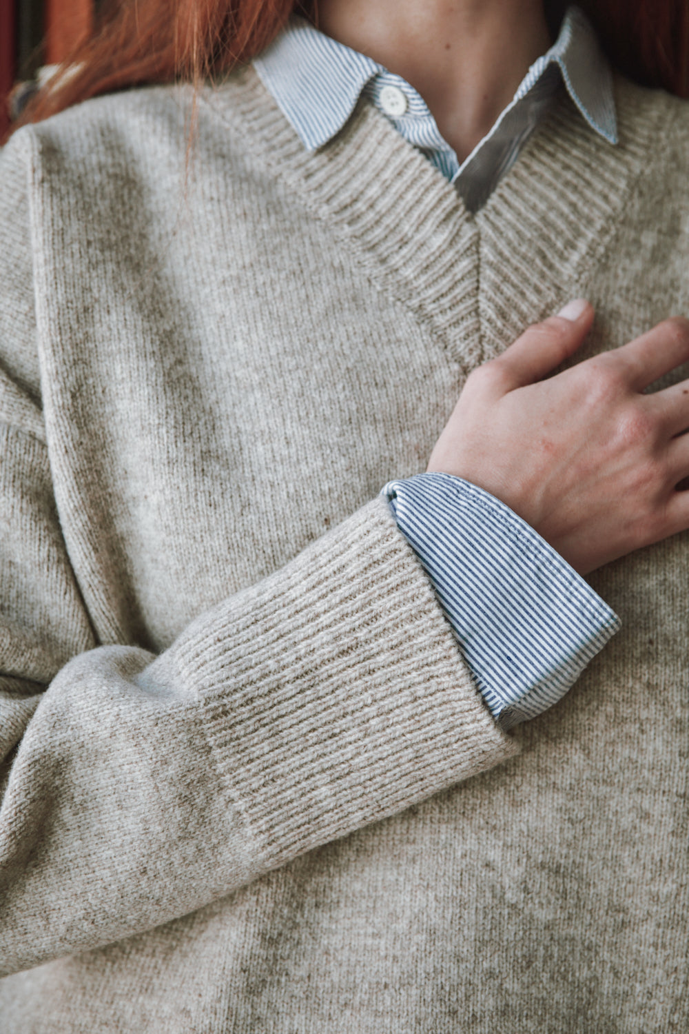 Pull LEONTINE à col V en laine mérinos - Beige