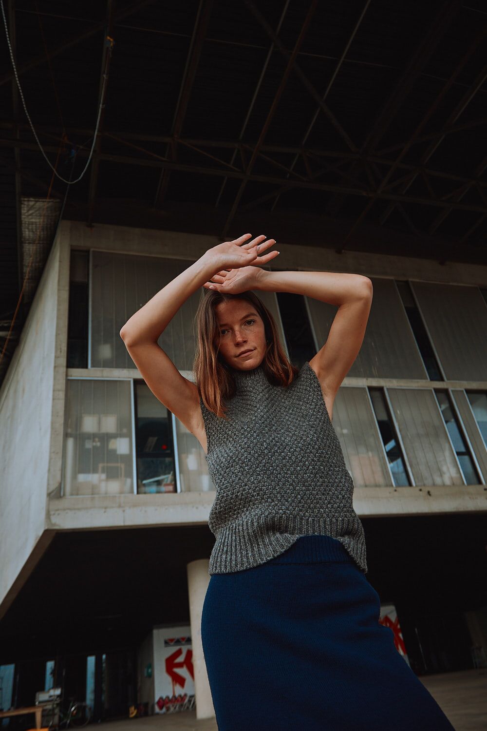 MAIA Pull sans manche en laine mérinos - Ash Grey, 100% cruelty-free and sustainable knitwear - L'envers