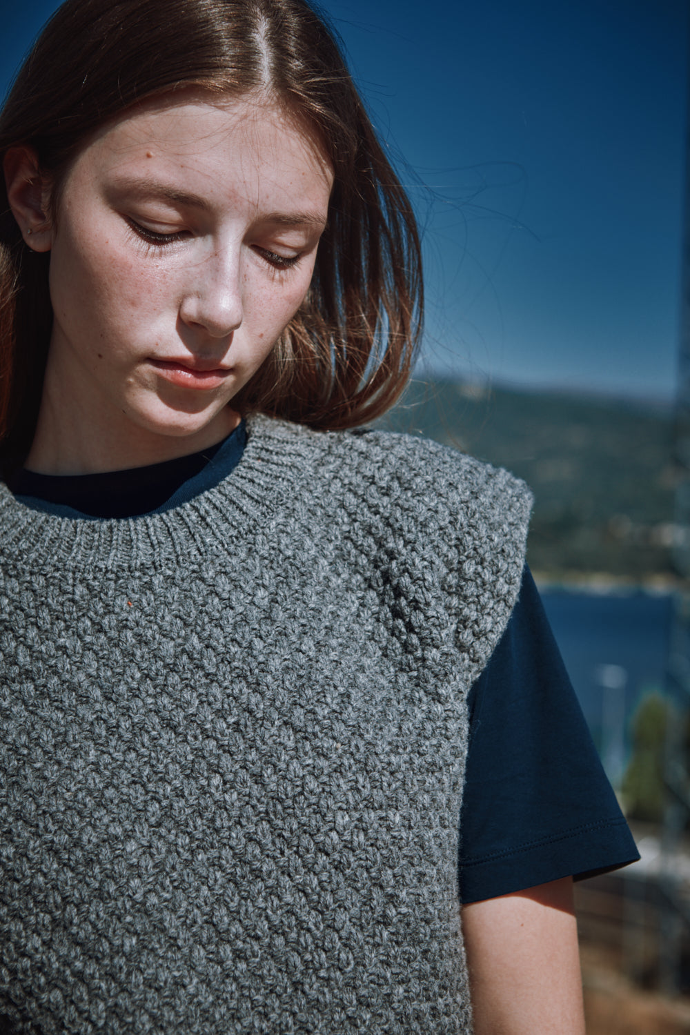 MAIA Pull sans manche en laine mérinos - Ash Grey, 100% cruelty-free and sustainable knitwear - L'envers