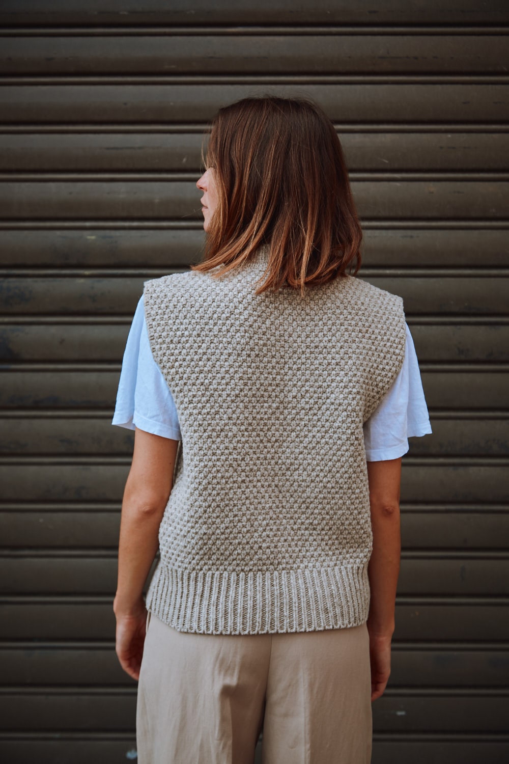 MAIA Pull sans manche en laine mérinos - Beige, 100% cruelty-free and sustainable knitwear- L'envers
