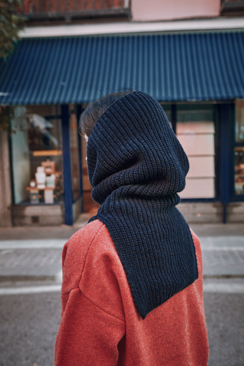 Capuche MARCELINA en laine mérinos - Bleu marine Bleu