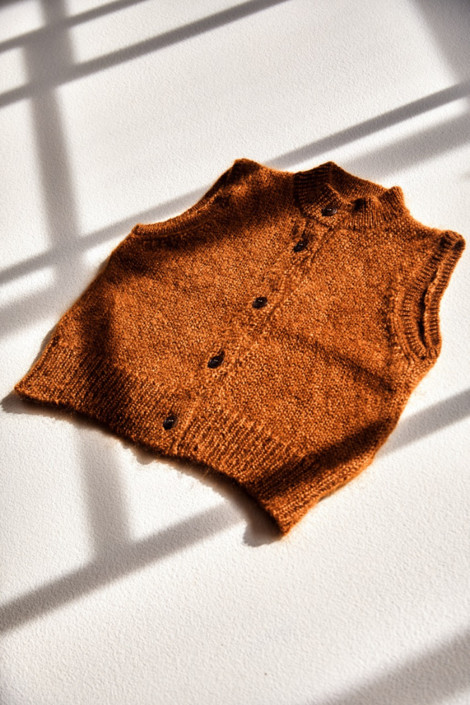        FRIDA Cardigan sans manches en mohair et soie - Ambre, 100% maille durable - L'envers