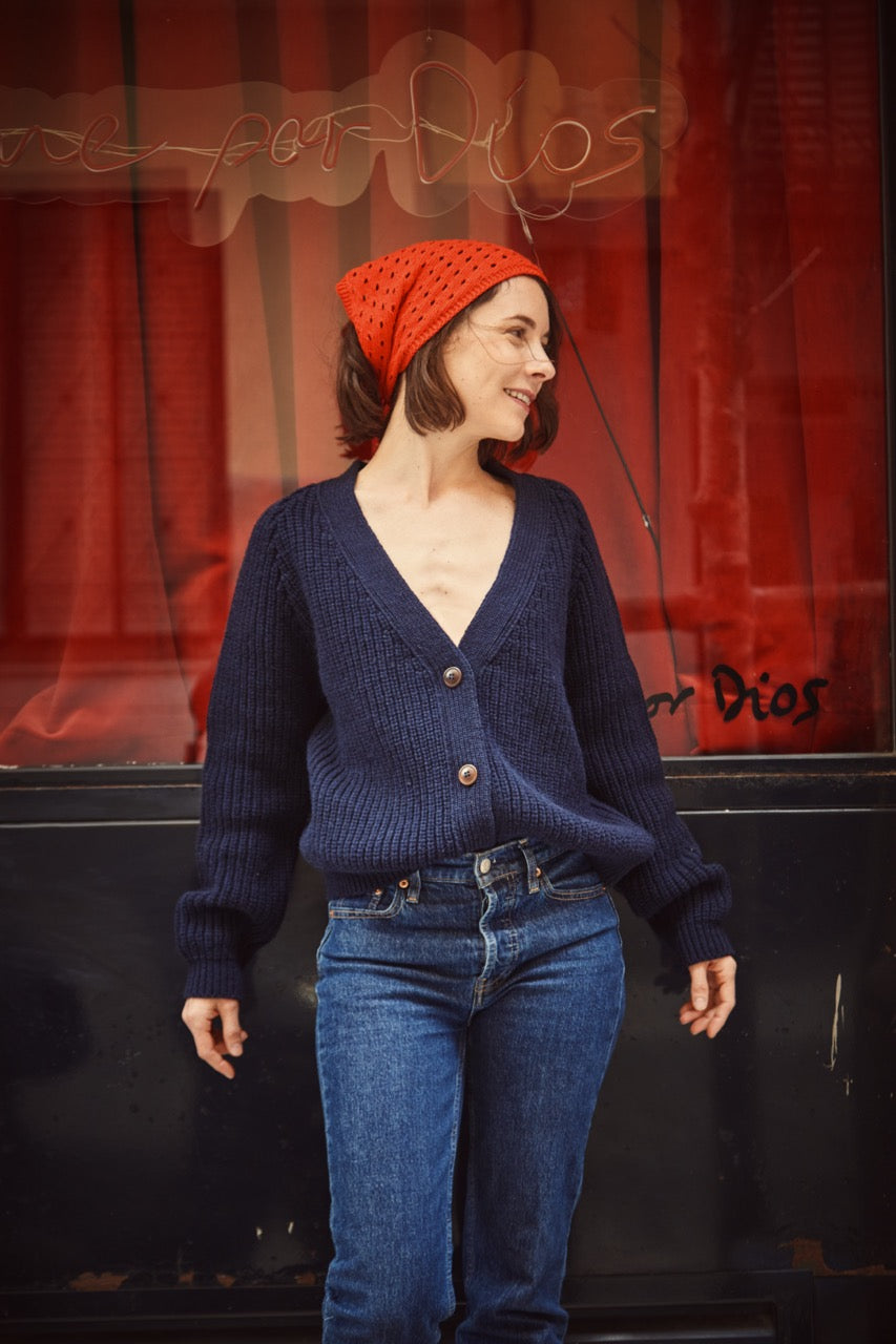 Cardigan col V ANNA en laine mérinos - Bleu marine - Cardigan espagnol en laine mérinos - L'Envers