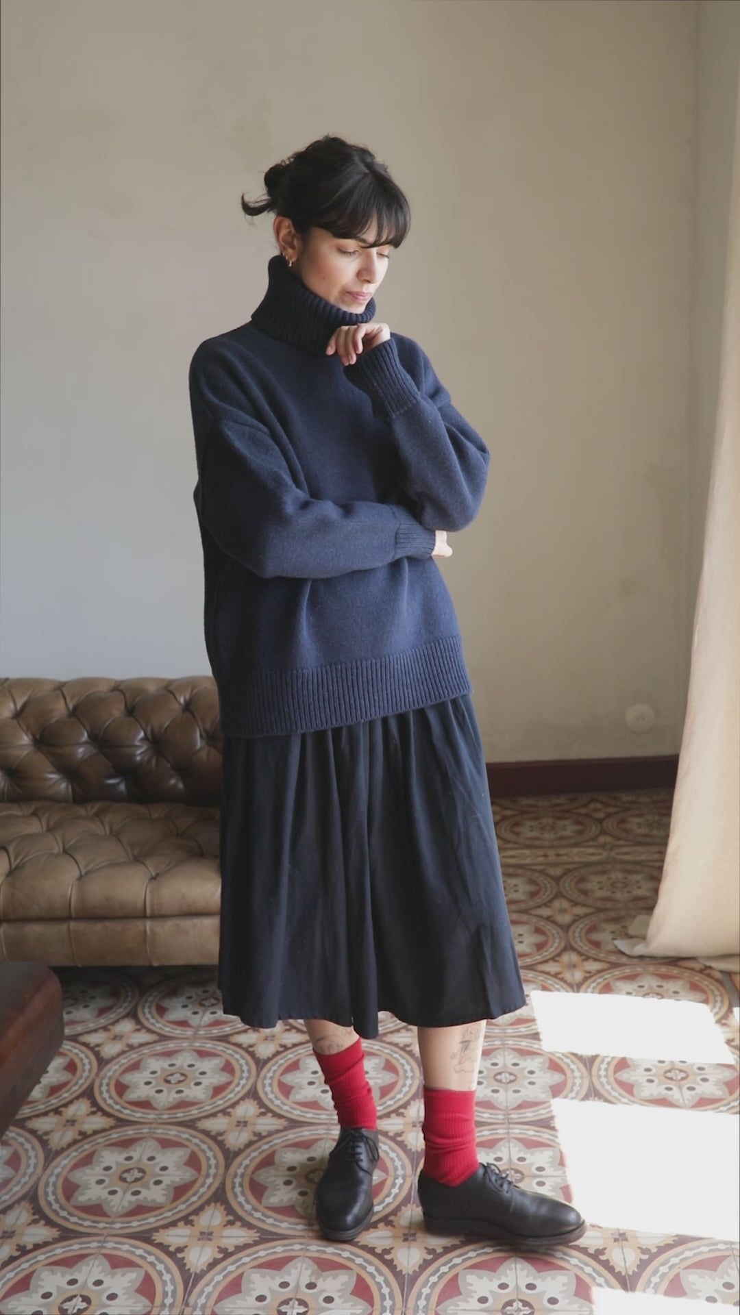 THERESE Pull à col roulé en laine mérinos - Bleu marine - 100% cruelty- free and sustainable knitwear - L'envers 