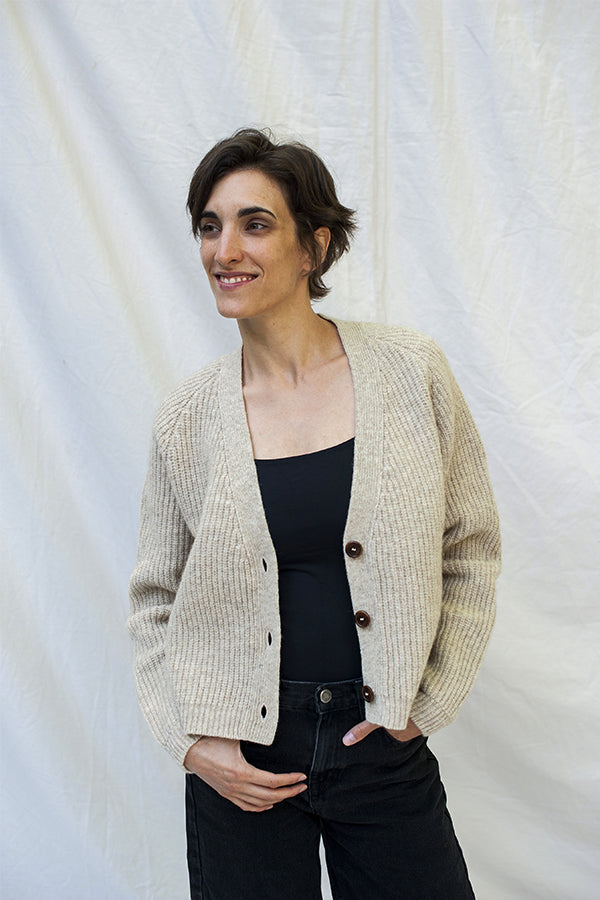 L'Envers - Anna Cardigan en laine espagnole - Non Mulesed Certificated - Color Beige - Front Picture