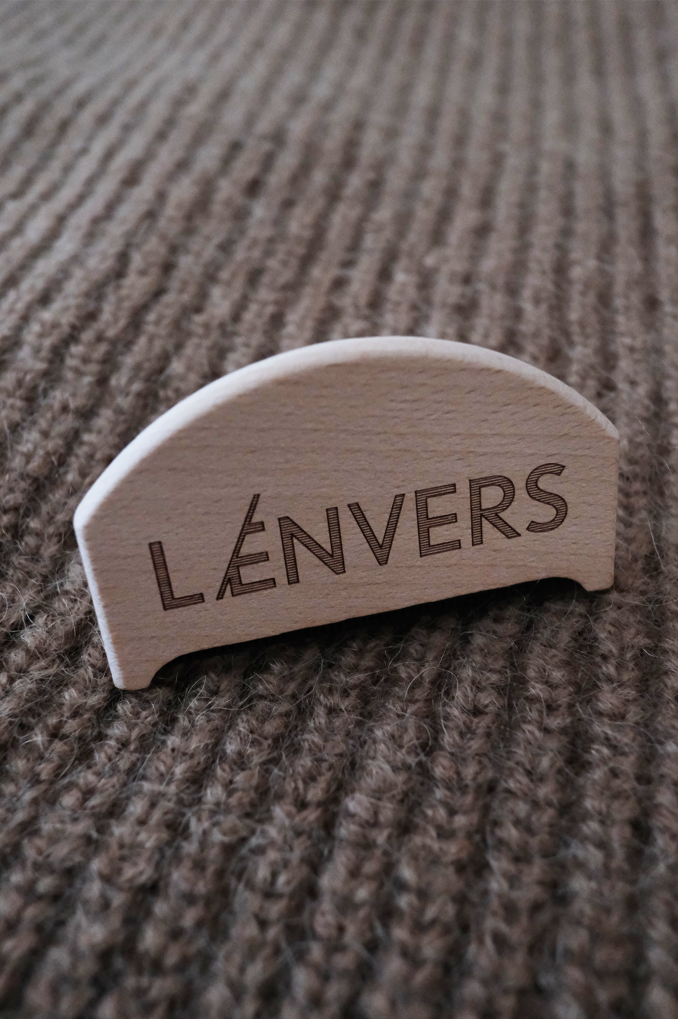 Peigne à laine en bois
